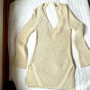 Free People chunky cable knit sweater Vneck open v back size small-medium